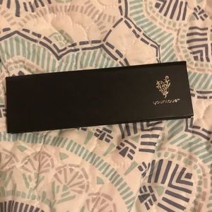 Younique Eyeshadow Palette